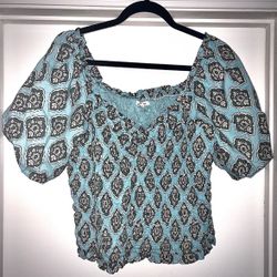 Size 1X Maurice’s Puff Sleeve Top