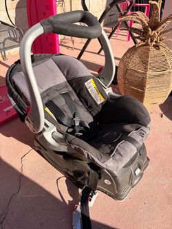 Babytrend / Newborn Car seat