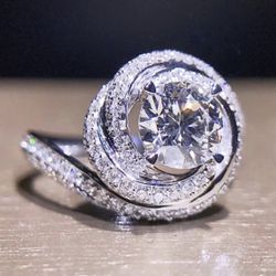 Stunning Round Cut White Topaz Ring 