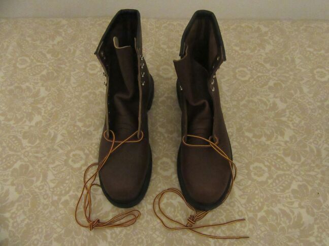 new redwing 2233 steel toed boots 12D