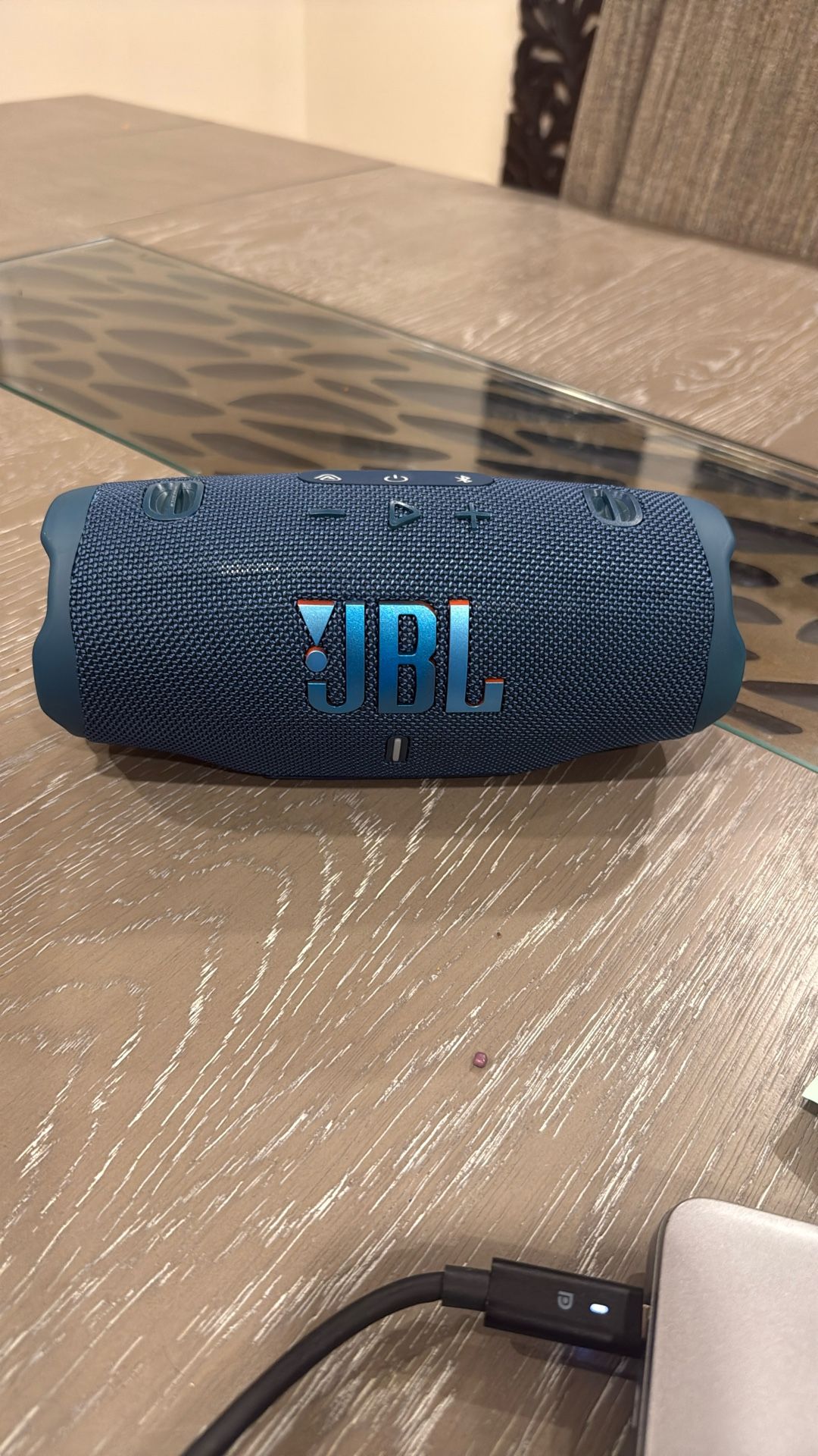 JbL Charge 6