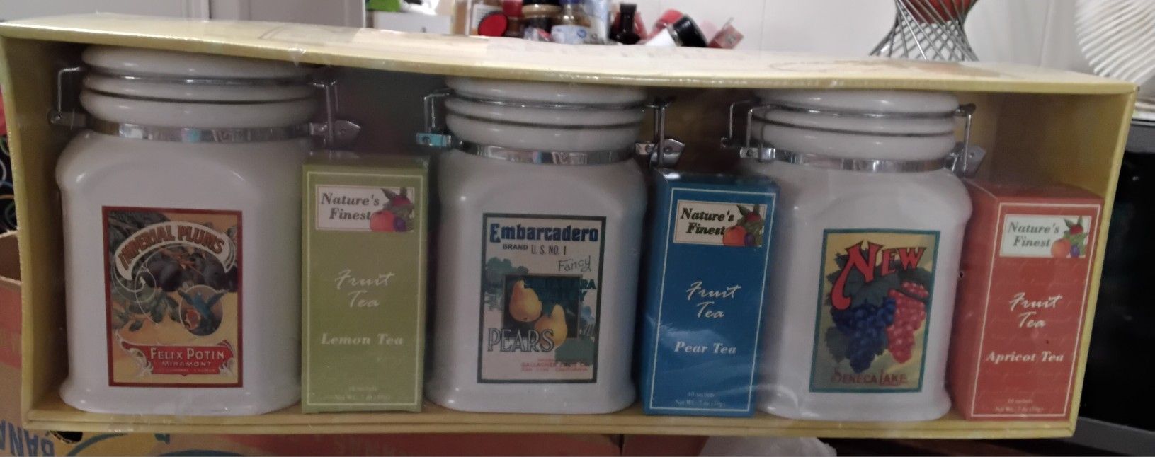 New Sealed Fruit Flavored Tea And Canister Set