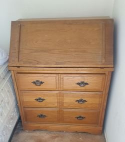 Dresser , desk