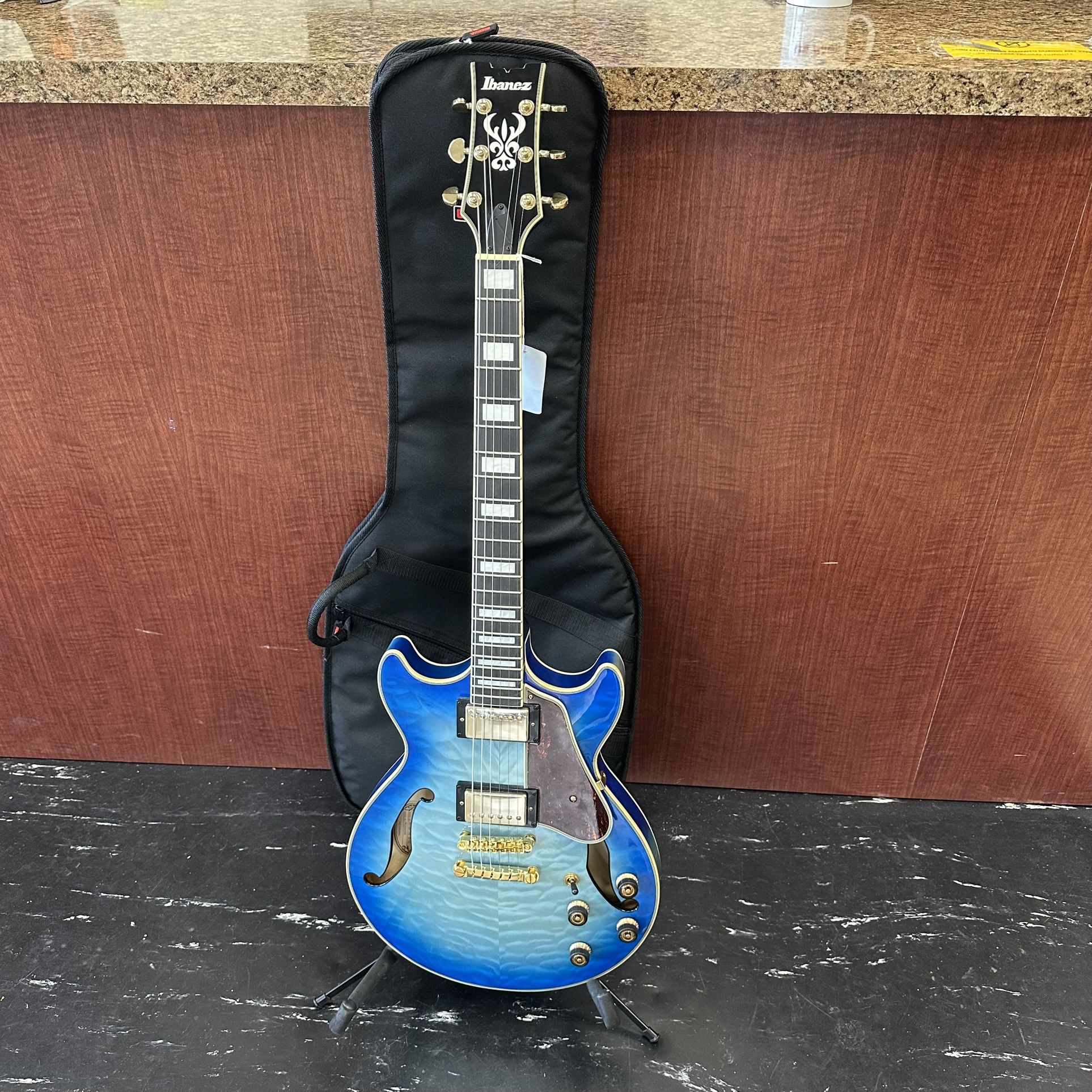 IBANEZ 6 STRING ELECTRIC GUITAR