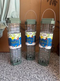 Featherland parodies squirrel resistant wild bird feeder