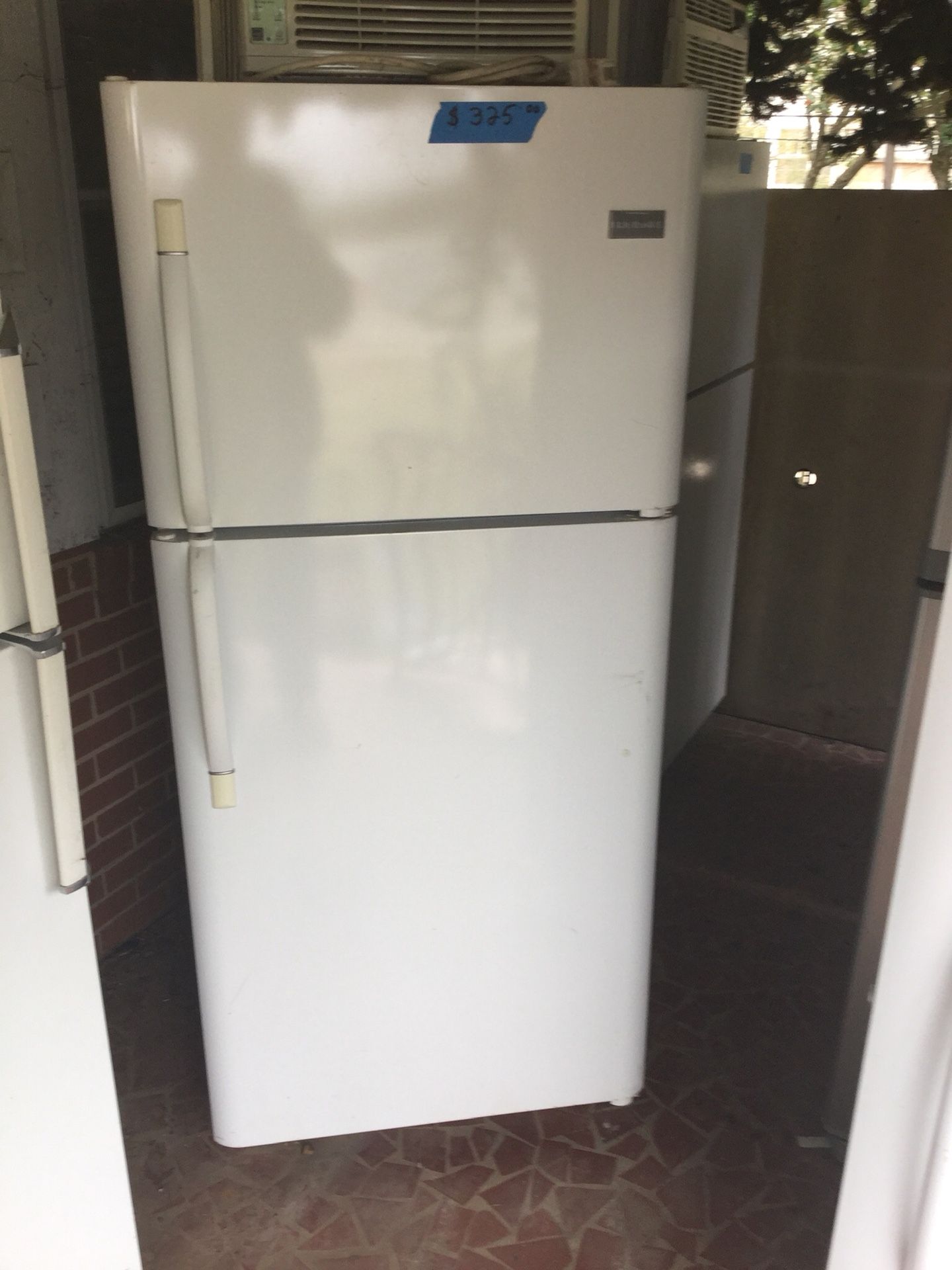 Frigidaire refrigerator/ 90 day warranty/ delivery available