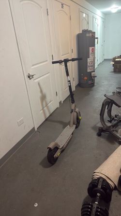 Razor electric scooter. ( Charger not included )