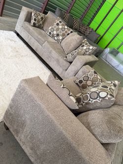 Nice 2pc sofa couch set (DELIVERY AVAILABLE)