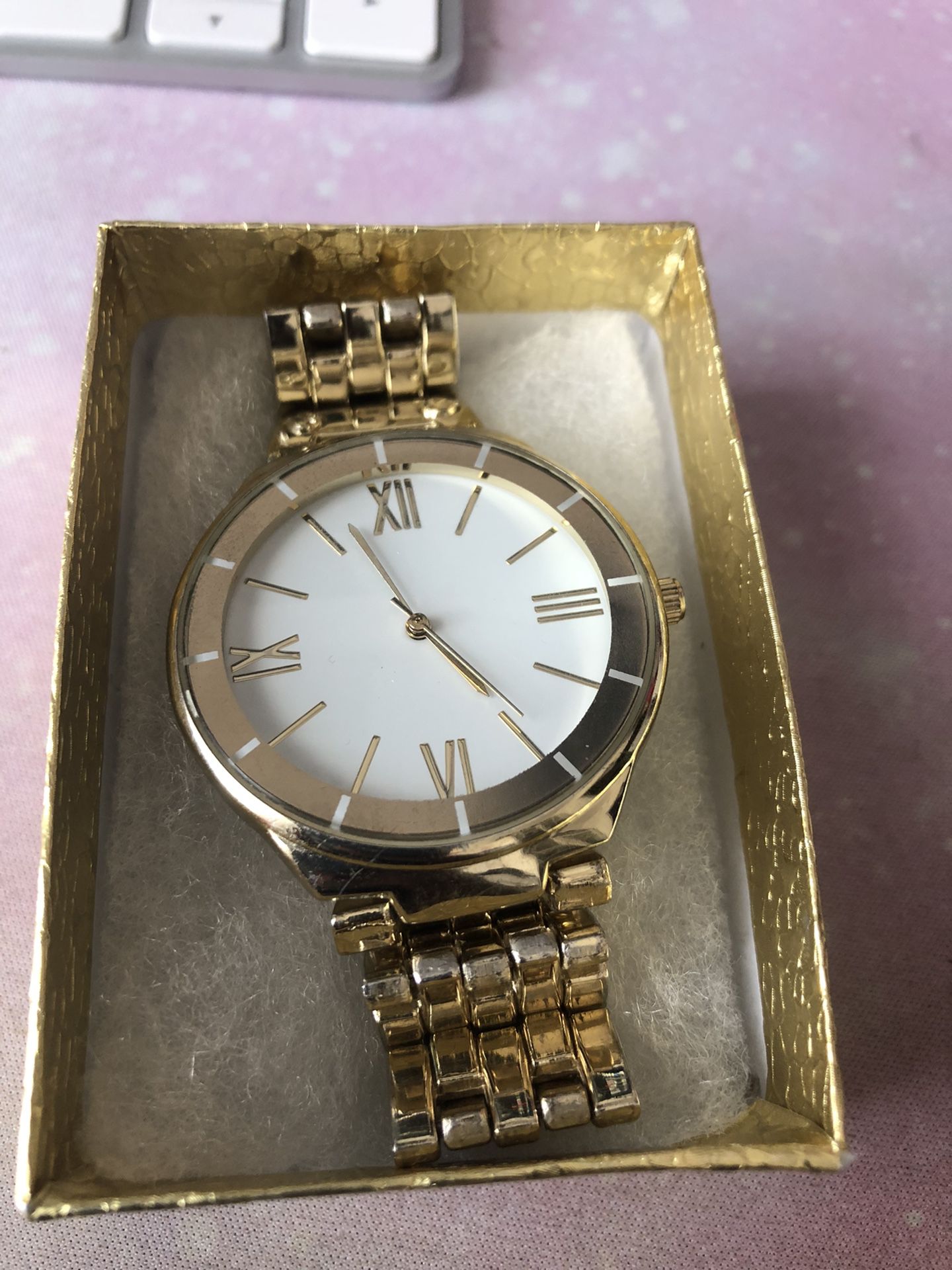 Forever 21 Woman’s watch. Gold size: OS  