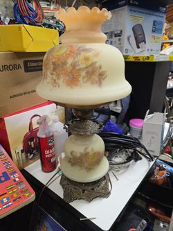Vintage Quoizel Peach and Lemon Colored Hurricane GWTW Lamp 28"