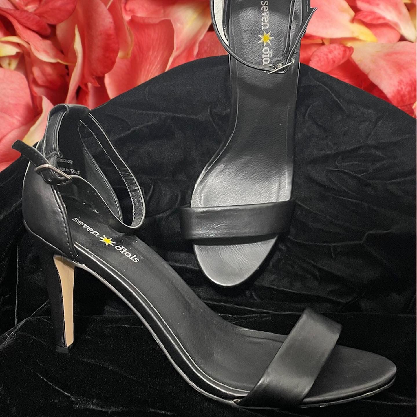 New 🔥 Nuevo   Seven Dials black heels 👠   Only $10