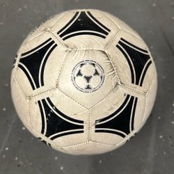 Adidas Size 5 Tango Glider Soccer Ball. Great for Training and Game use 