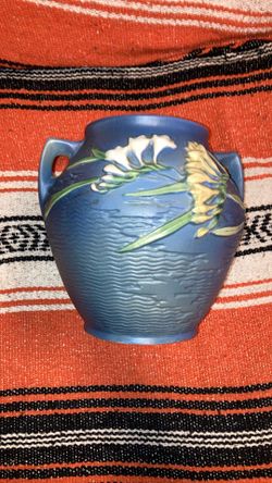 Vintage 1940s Roseville USA Vase/Cookie Jar