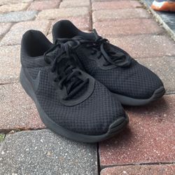 All Black Nike Runners Sice 10.5 Mens