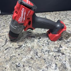 MILWAUKEE DRILL DRIVER 