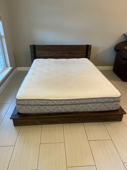 Solid Wood Queen Platform bed and Matress