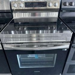 New Samsung - 6.3 cu. ft. Freestanding Electric Range with WiFi, No-Preheat Air Fry & Convection