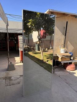Standing mirror