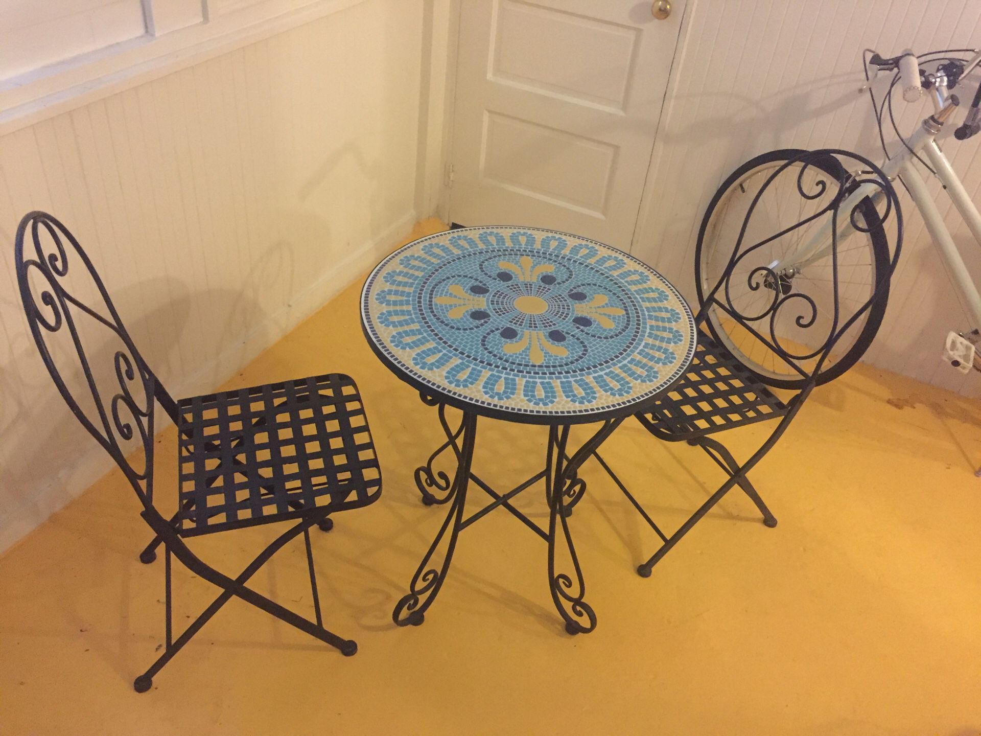 Gorgeous Mosaic patio set (table + 2 chairs)