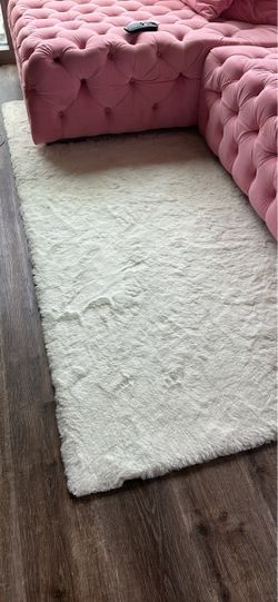 5x7 White Faux Fur Rug