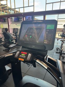 Life Fitness Elevation SE3 Elliptical
