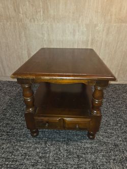 vintage Early American style solid wood end table features rich brown tones
