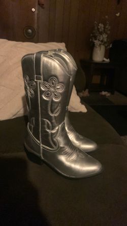 Steve Madden girl boots size 3