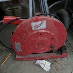 Milwaukee Electric Saw 