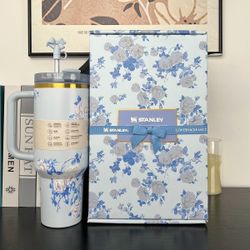 Stanley 40oz Water Bottle In Box | Leakproof | Easy To Carry | Super Insulation Makes A Great Holiday Gift