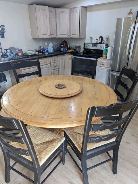 Beautiful Oak Dining Table & Chairs