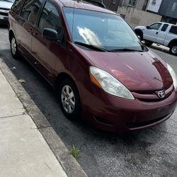 2008 Toyota Sienna 