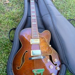 Ibanez Violin Model  Artcore . Buetiful Instrument No Dings Our Scratches. 