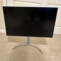 LG 27UL850-W 27 Inch UltraFine (3840 x 2160) IPS