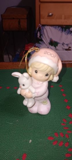 Preci.\nOus moment ornament