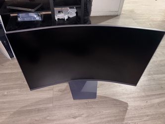 LG 32" UltraGear QHD 1440p AMD FreeSync Curved Gaming Monitor, 180Hz, 1ms, Black, 32G60WA-B