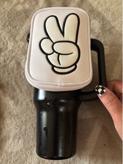 BNWT  Disney 30 oz Mickey drink tumbler w/ detachable pouch