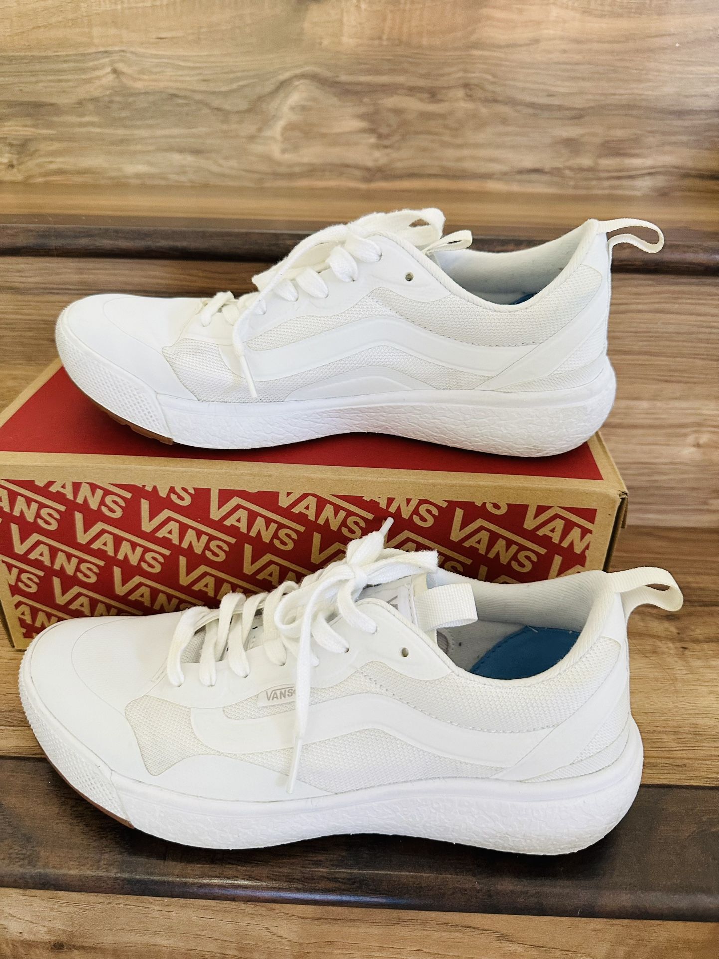 VANS "OFF THE WALL" ULTRARANGE EXO WHITE SHOES 721356 Men Size 7 Women Size 8.5