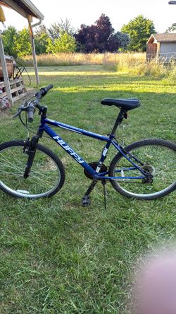 Huffy RockCreek Front Suspension Trail /Road / Mt. Bike