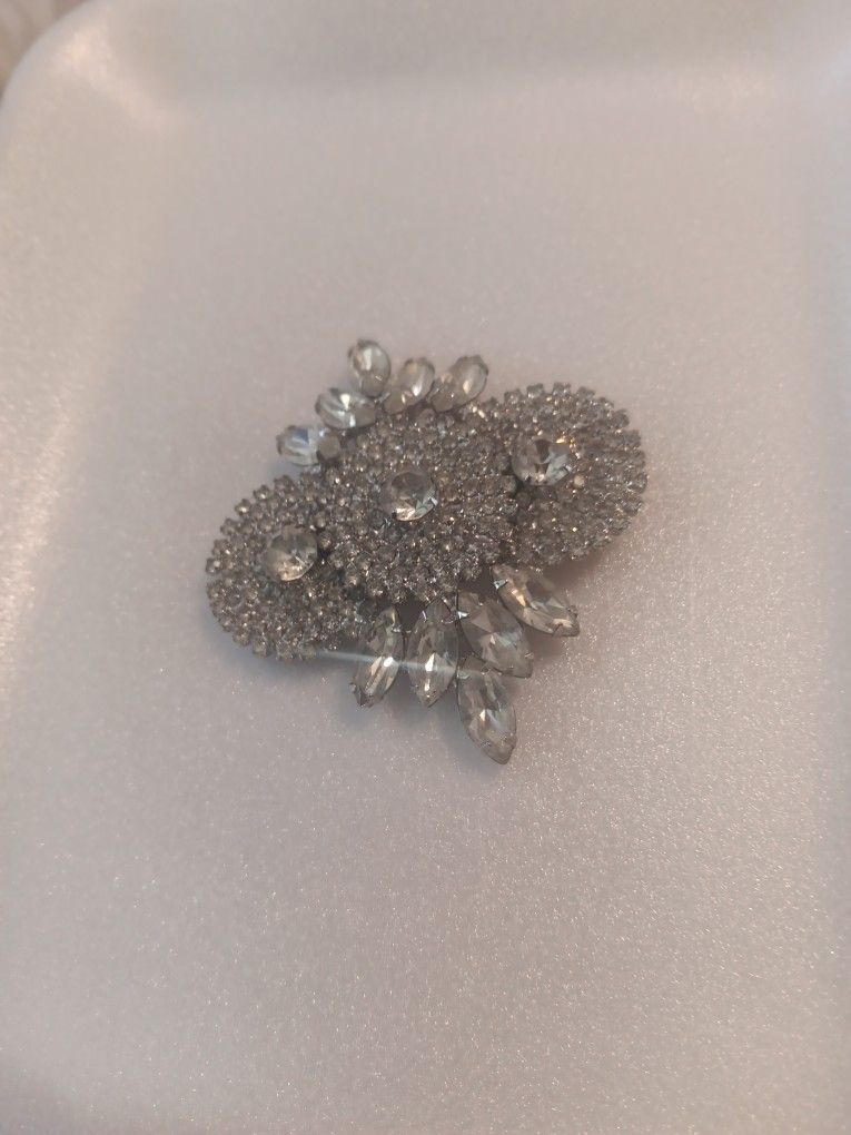 Women Nice Brooch