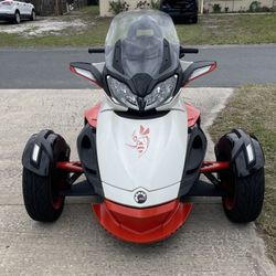 2015 Can-Am Spyder STS Special Series 