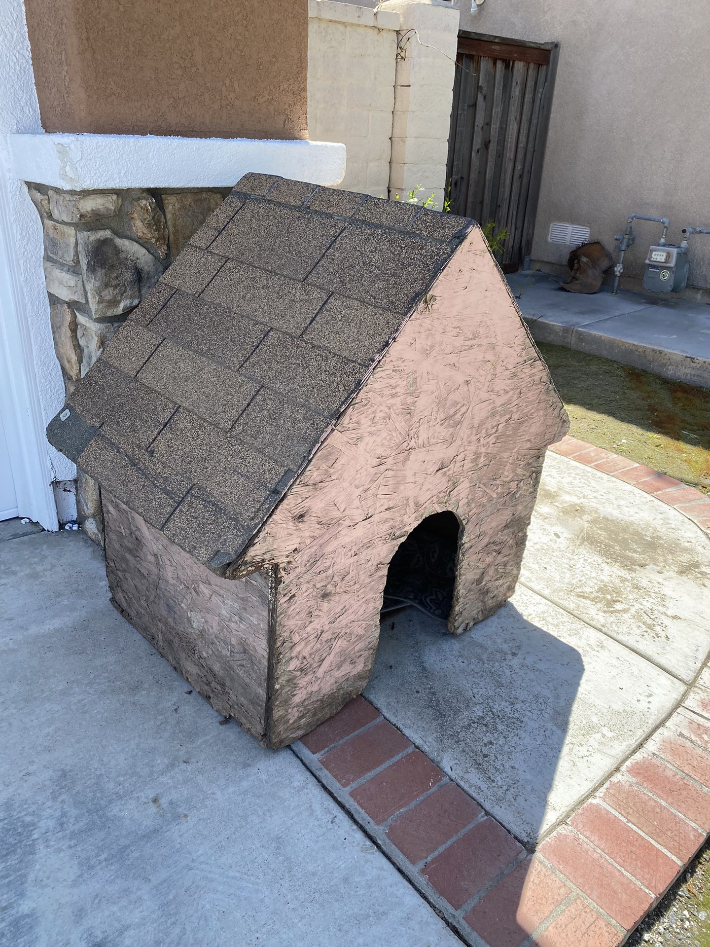 Free Dog House 