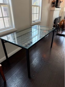 Dining Table - Excellent condition