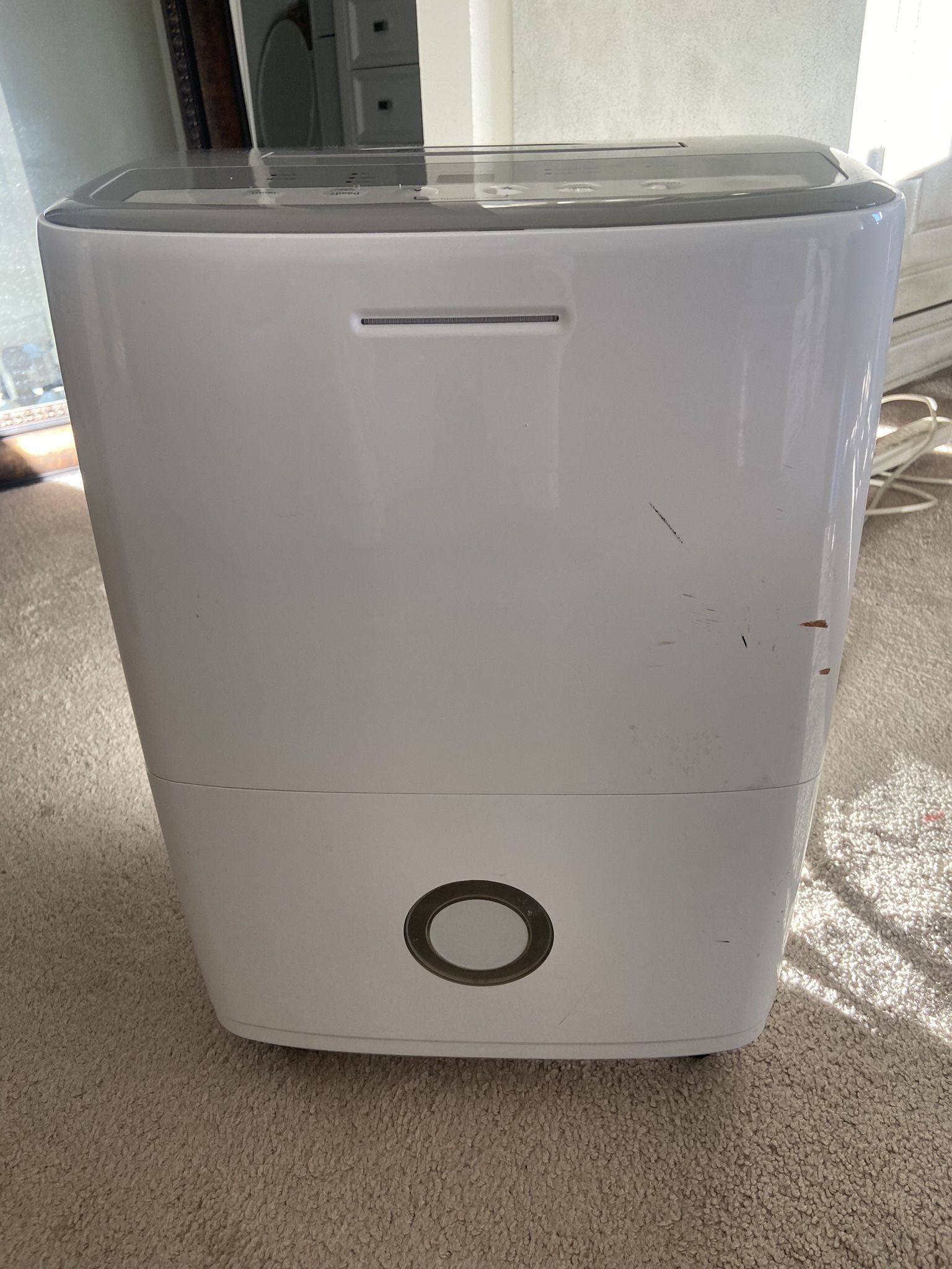 DEHUMIDIFIER Frigidaire