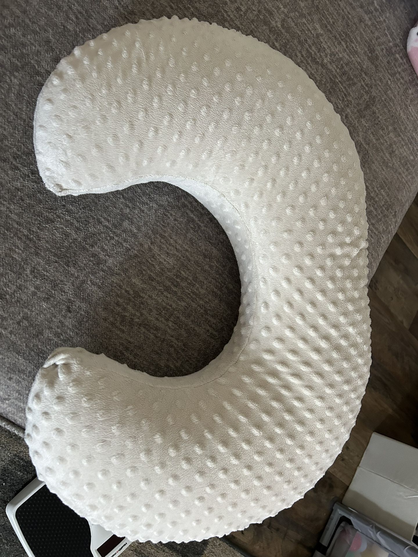 Bobby Nursing Pillow