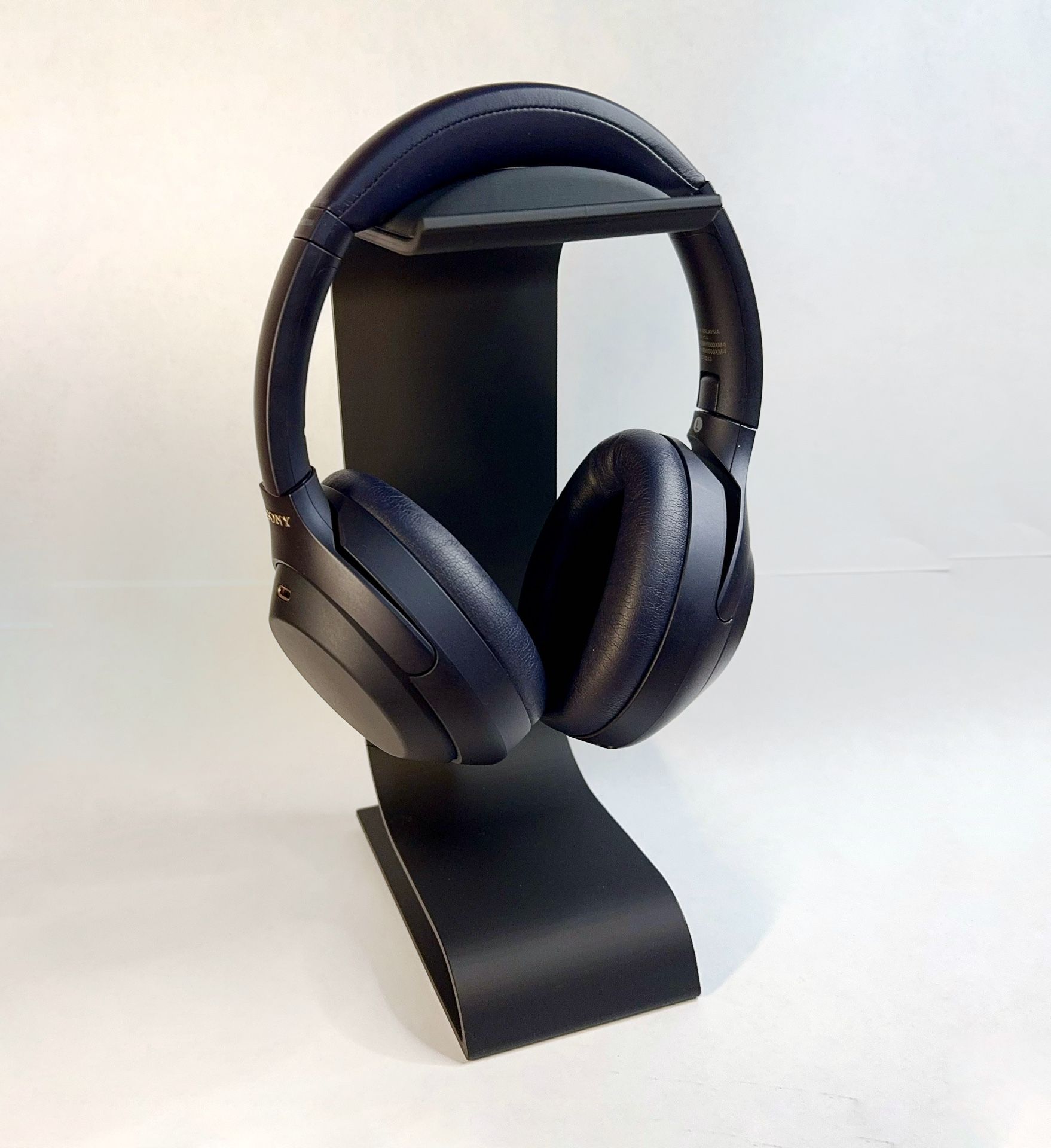 Sony XM4’s LIKE NEW with FREE desk stand