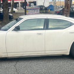 08 Dodge Charger 