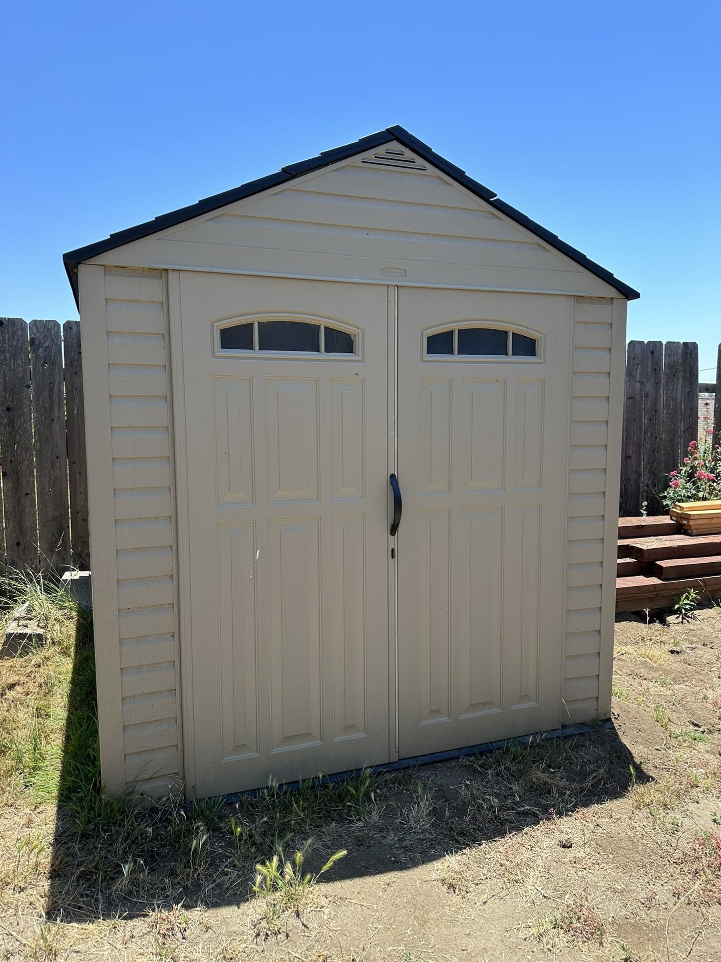 7x7 Rubbermaid Roughneck Resin Storage Shed