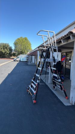 Rolling Safety Ladder with Guardrail