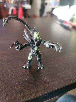 Mega Construx Alien battle damaged  figure loose