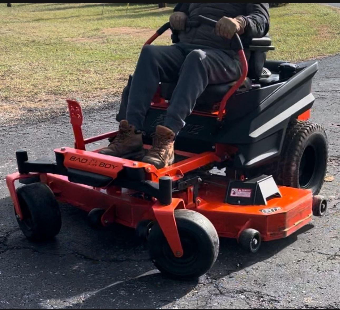 LIKE NEW TRACTOR Bad Boy ZT Elite